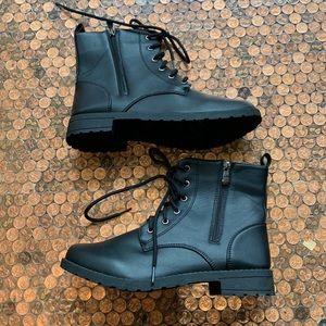 Black Combat style Boots, Size 9. Unworn
